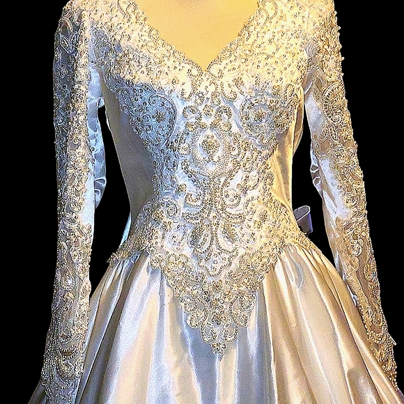 🎉Host Pick🎉 Mori Lee Vintage Wedding Gown - Picture 4 of 6